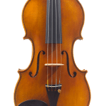 La table du violon basée sur un modèle de Stradivari.