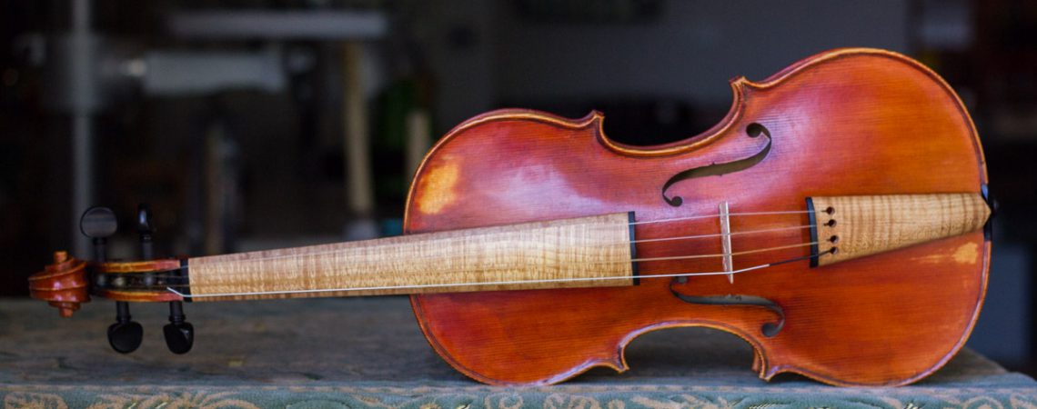 Un violon baroque peut être pourvu d'une touche en érable.