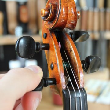 Vends violoncelle 1/2 + accordeur + système de blocage violoncelle sur Gens  de Confiance