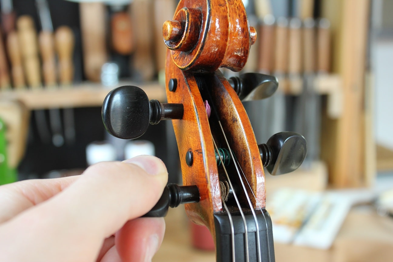 Je teste la guitare avec un archet de violon ! Guitare/Violoncelle