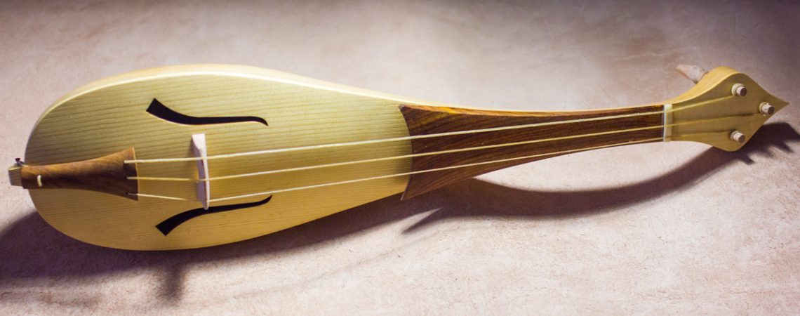 Choisir les cordes de son violon baroque ou d'autre instruments anciens peut-être difficile car les cordes en boyau de gros diamètre sont difficile à trouver.
