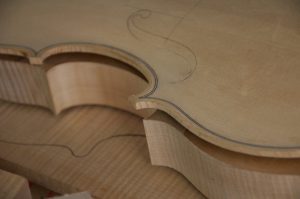 Fabrication artisanale d'instruments du quatuor à cordes.