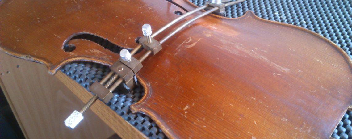Les fractures sont parfois causées par un une hygrométrie du violon trop basse.