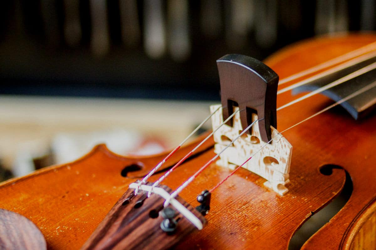 Comment utiliser une sourdine - Atelier de lutherie Guillaume KESSLER