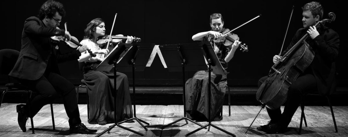 Le quatuor à cordes Alberta - deux violons, un alto et un violoncelle