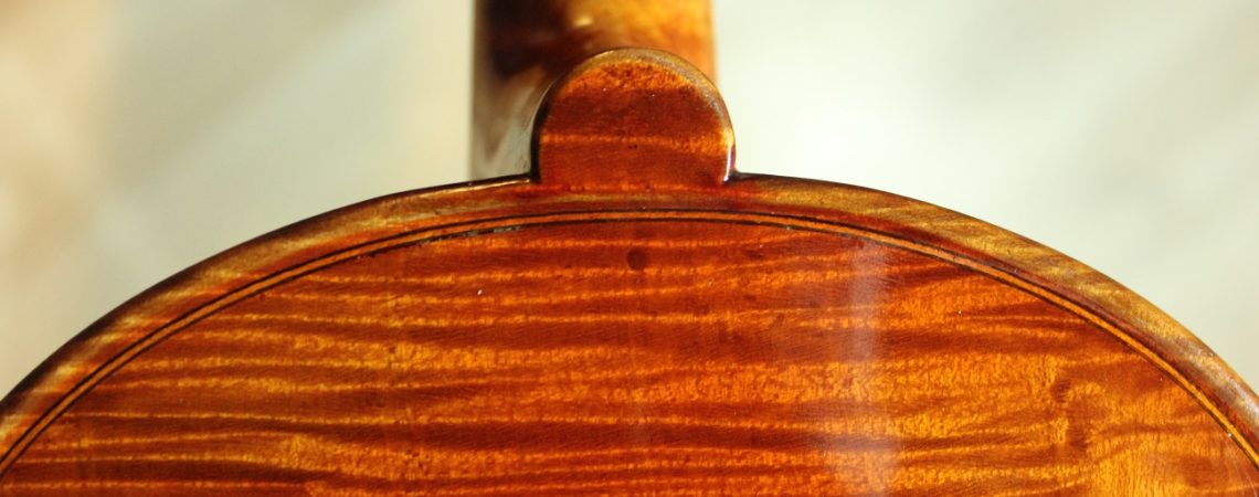 Le bouton d'un violon kmg modèle guadagnini