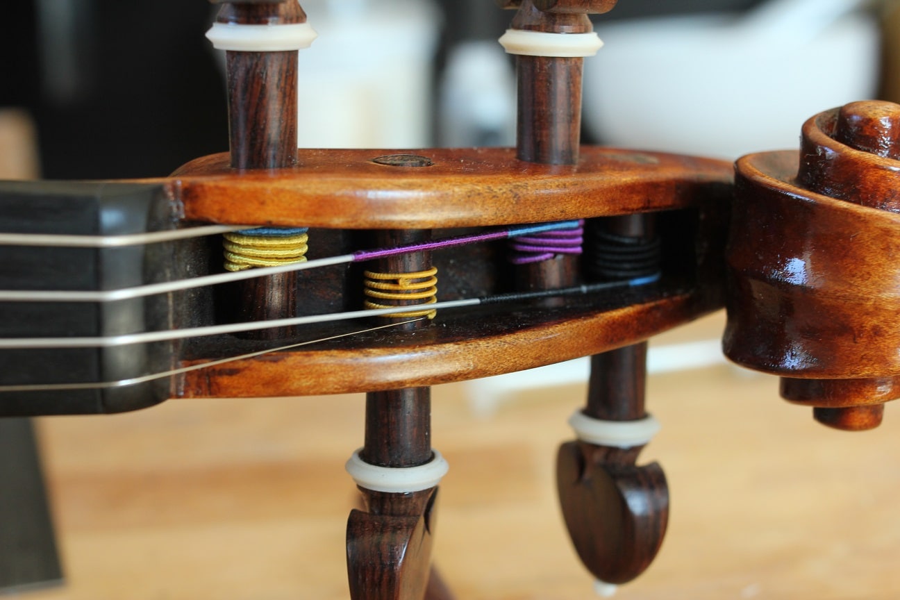 Changer les cordes de son violon - Blog de l'atelier Guillaume KESSLER