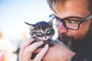 Baptiste Reiner, inventeur des nouvelles cordes en boyau, passionné de musique et ami des animaux.