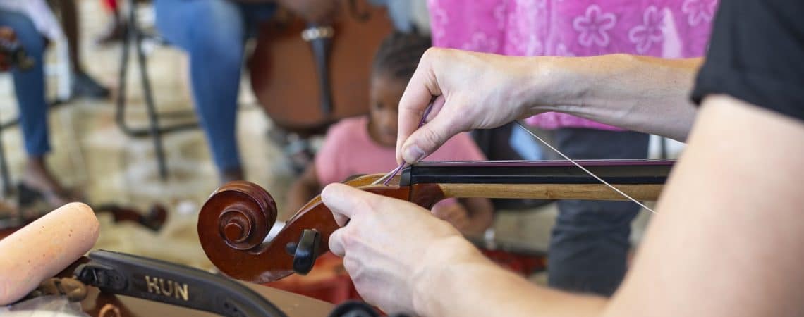 Changer les cordes de son violoncelle en Guadeloupe