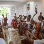 Un luthier en Guadeloupe à la corde de la