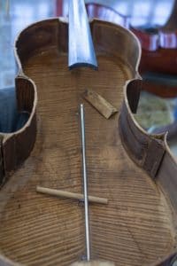 un luthier en Guadeloupe les instruments en violoncelle