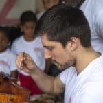 Le réglage d'un violon par un luthier