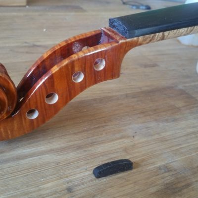 Comprendre le montage du bouton d'un violon Comprendre le montage d'un sillet du violon