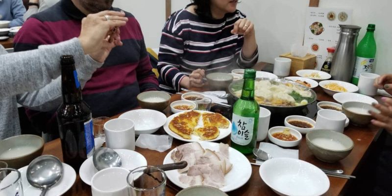 Un restaurant de spécialité Nord coréennes avec des amis