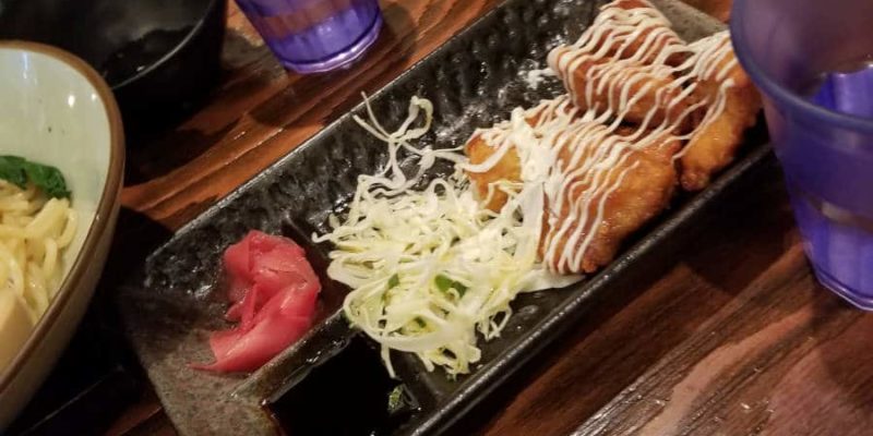 Il y a aussi de la nourriture plus japonaise.