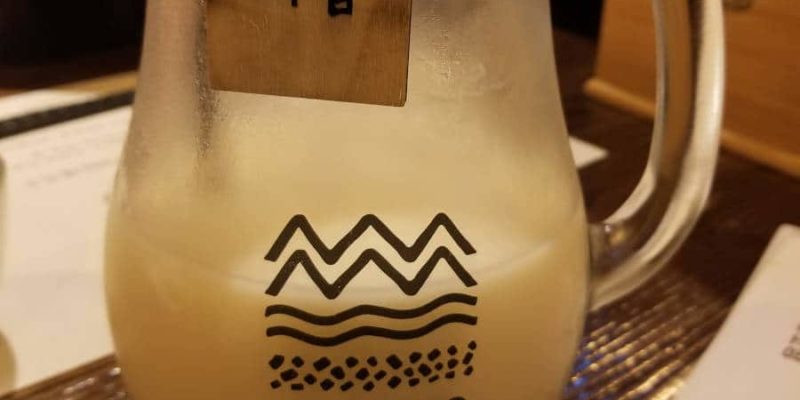 Makgeoli, un alcool de riz laiteux et pétillant.
