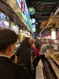 Un marché nocturne à Séoul.