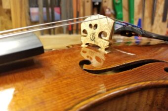 Comment replacer le chevalet d’un violon