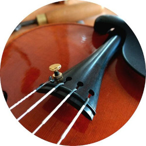 attache pour pique forme violoncelle - La boutique du violon