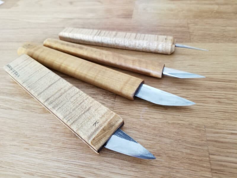 Les canifs du luthier.