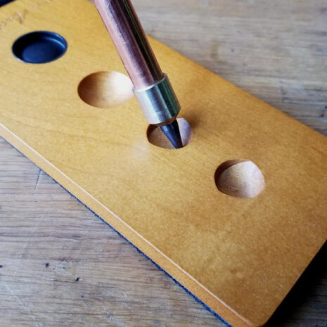 Planche pour pique de violoncelle en érable avec trous