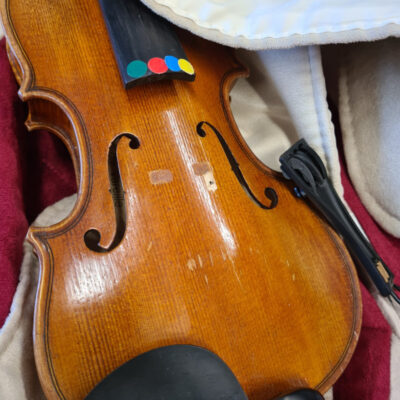 Les violons de la fondation Vareille - Violon cassé