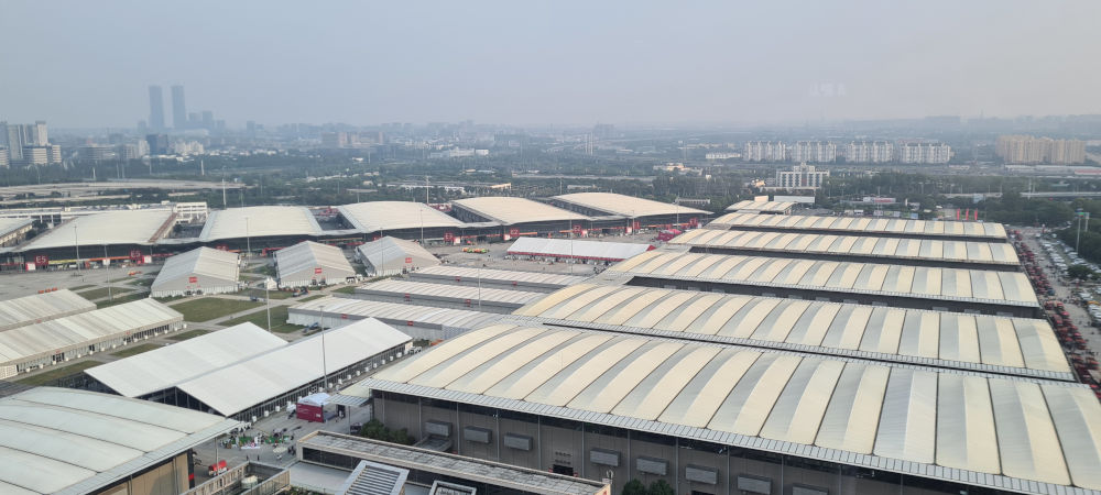 Un luthier en Chine visite Music China Shanghai