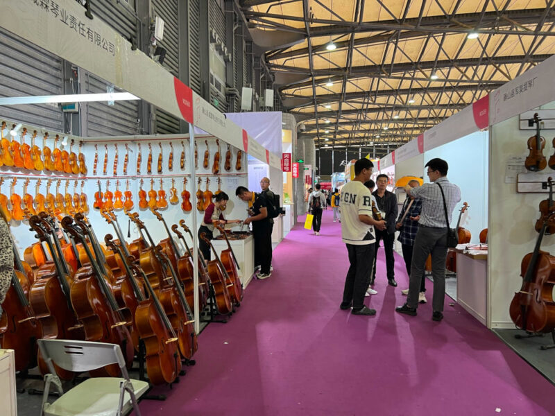 Un luthier en Chine visite Music China Shanghai