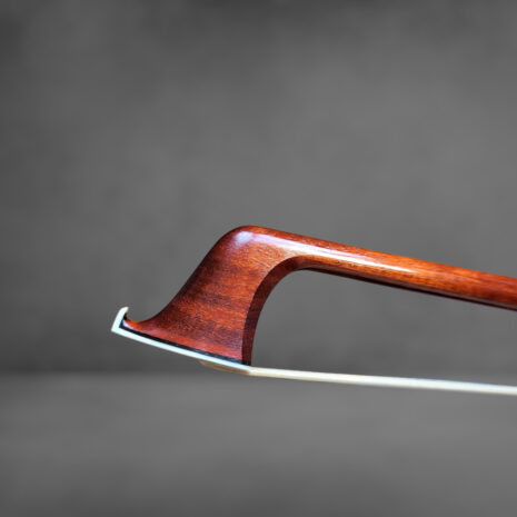 Archet de violoncelle Guillaume KESSLER 2024 - Têteume-kessler-2024-tête Archet de violoncelle Guillaume KESSLER 2024 - Tête