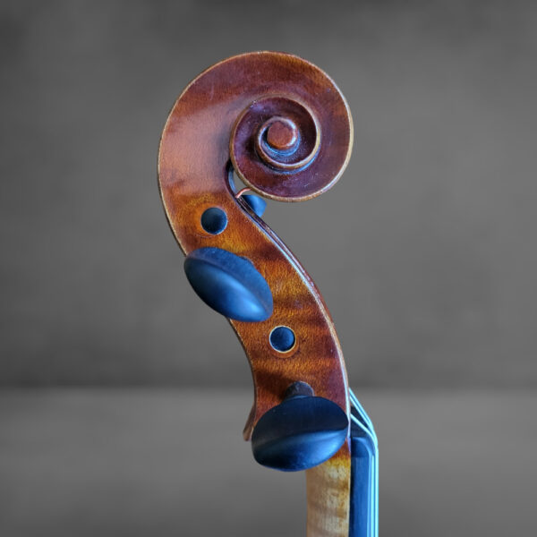 Violon Amédée Dieudonné - Mirecourt - 1941 - volute grave Violon Amédée Dieudonné - Mirecourt - 1941 - volute grave