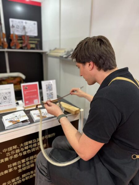 A luthier in Beijing - Camber work